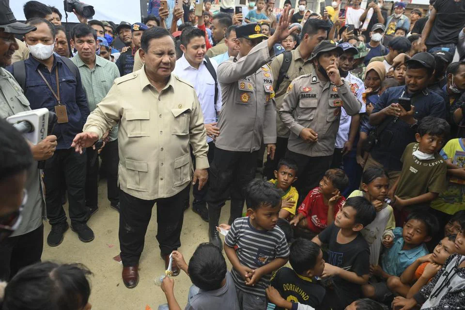 Prabowo Tinjau Banjir Aceh 2025: Tragedi 990 Tewas, Janji Cepat Perbaiki Bendungan & Irigasi