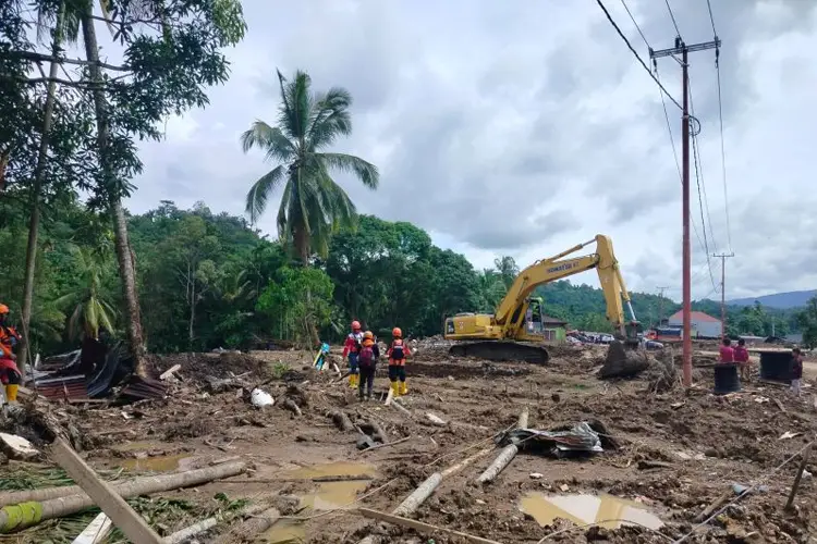 Prabowo Tinjau Banjir Aceh 2025: Tragedi 990 Tewas, Janji Cepat Perbaiki Bendungan & Irigasi