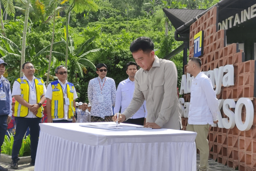 Gibran Tinjau Bendungan Bagong, Progres PTPP Lampaui Target 59 Persen