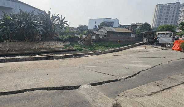5 Bulan Jalan Ambles Pulo Gadung Dibiarkan, Pramono Turun Tangan
